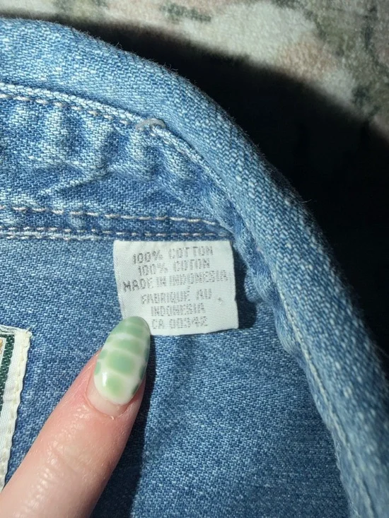 Vintage Levi's Light Blue Denim Shirt with Logo Patch - Picture 3 of 6